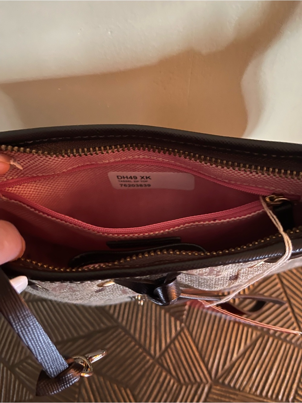 NWT, Dooney & Bourke Taupe and Briwn Heart-Print small Shoulder Bag - Picture 5 of 10